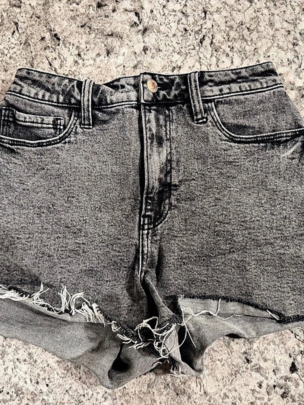 Hollister Curvy Ultra High-Rise Vintage Relaxed Mom Short 3" Gray Jean Shorts